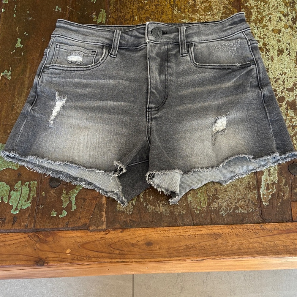 Evereve Charcoal Jean Shorts